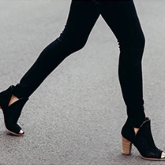 Lucky Brand Women’s Larise Peep Toe Perforated Black Booties Shoes Size 10 - Picture 7 of 10